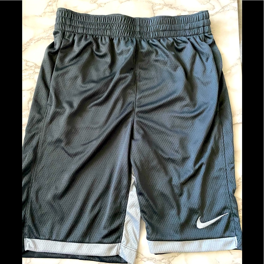 NWT Nike Trophy Big Kid Boys Training Shorts size Large